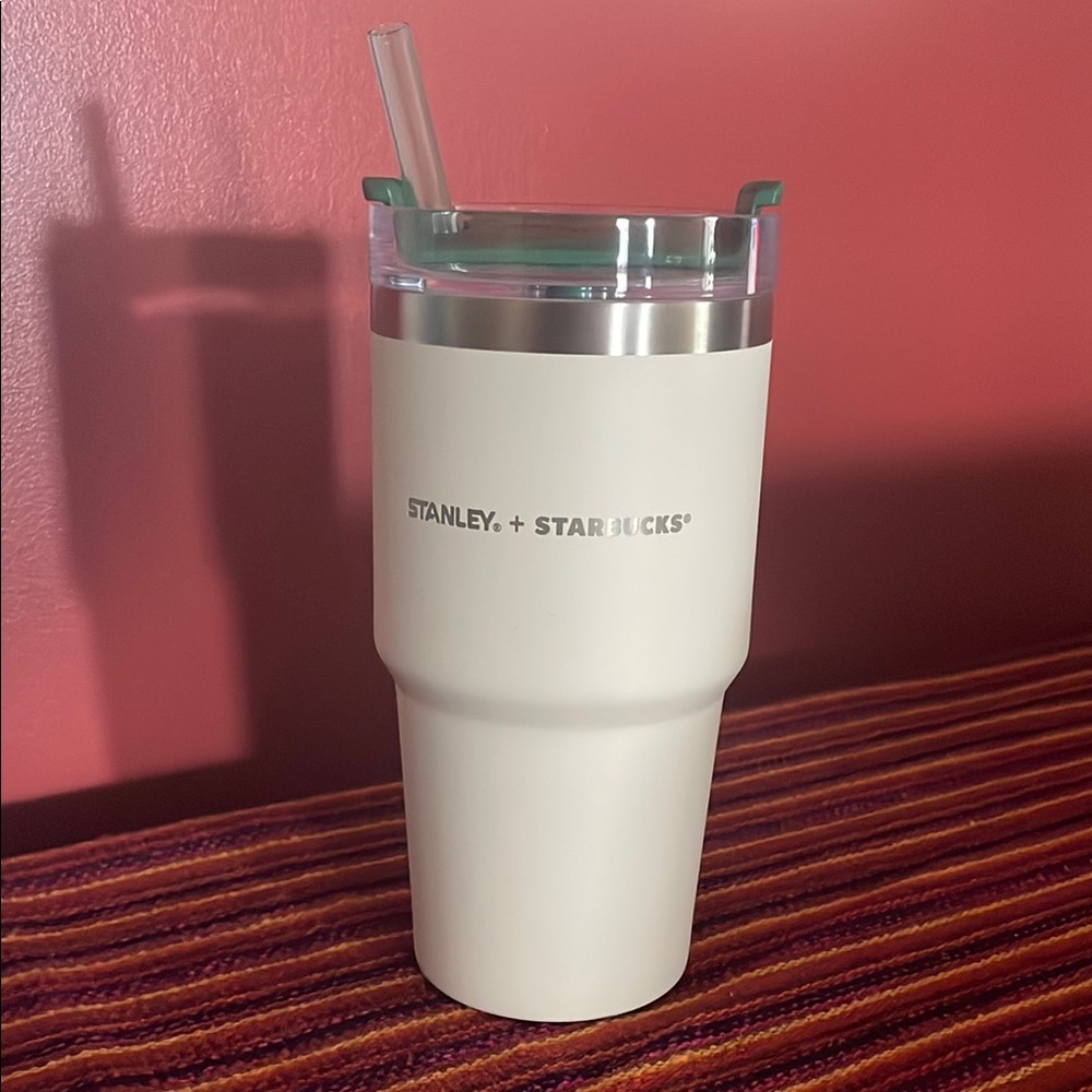NWT Korean Stanley Cream Tumbler with Green Straw 20oz